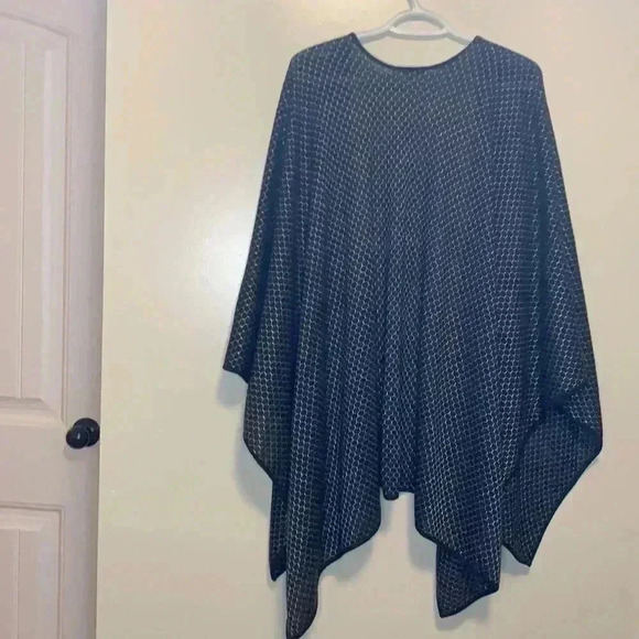 Calvin  Klein shawl-EUC - Picture 7 of 10